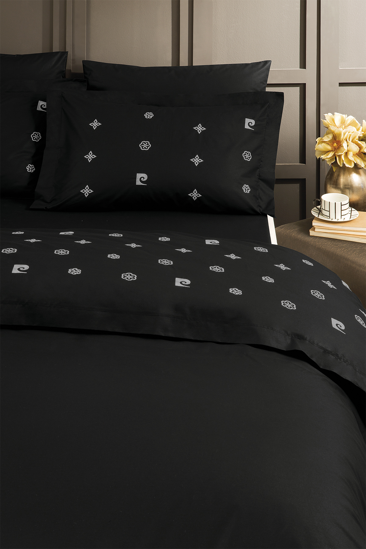 Pierre Cardin Deluxe Pamuk Nakışlı Nevresim Takımı Çift Kişilik Siyah