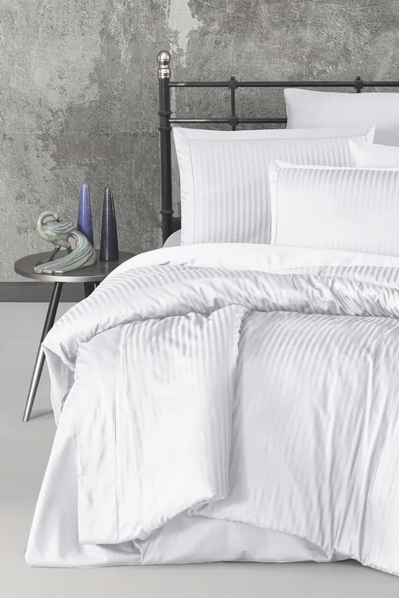 Pierre Cardin Çizgili Saten Nevresim Takımı Çift Kişilik Beyaz