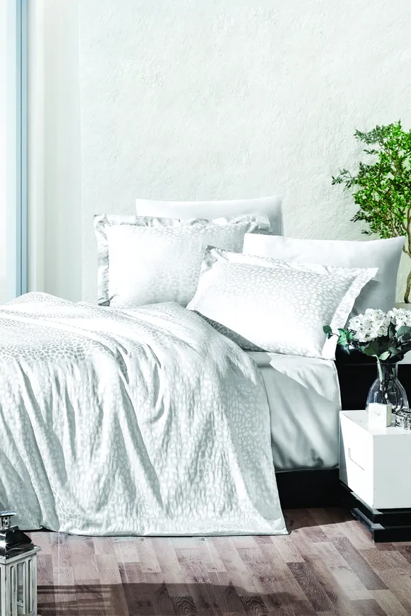 Pierre Cardin Jakarlı Saten Nevresim Takımı Çift Kişilik Stone Beyaz